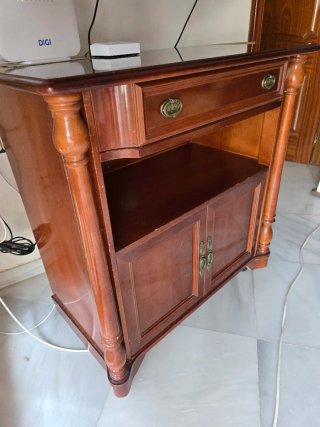 Mesita de salón de madera