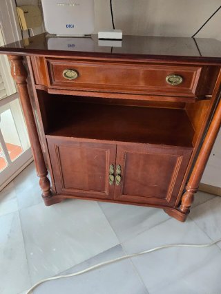 Mesita de salón de madera