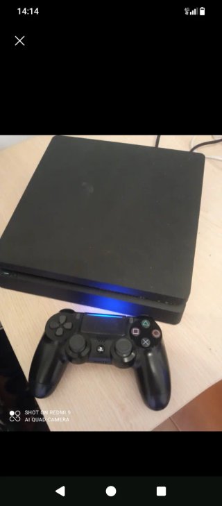 Ps4 Negra con Mando y Cable precio algo negociable