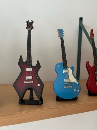 Lote figuras guitarras decorativas