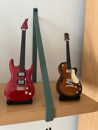 Lote figuras guitarras decorativas