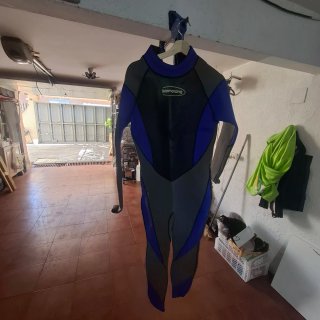 3 Traje de neopreno para buceo.