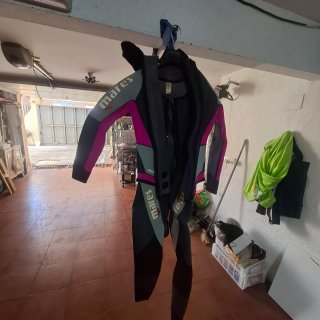 3 Traje de neopreno para buceo.