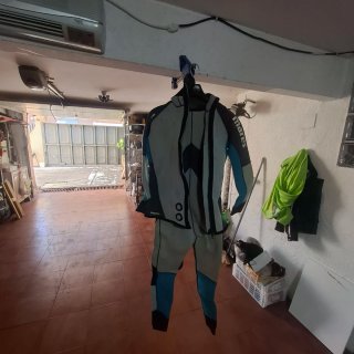 3 Traje de neopreno para buceo.