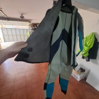 3 Traje de neopreno para buceo.