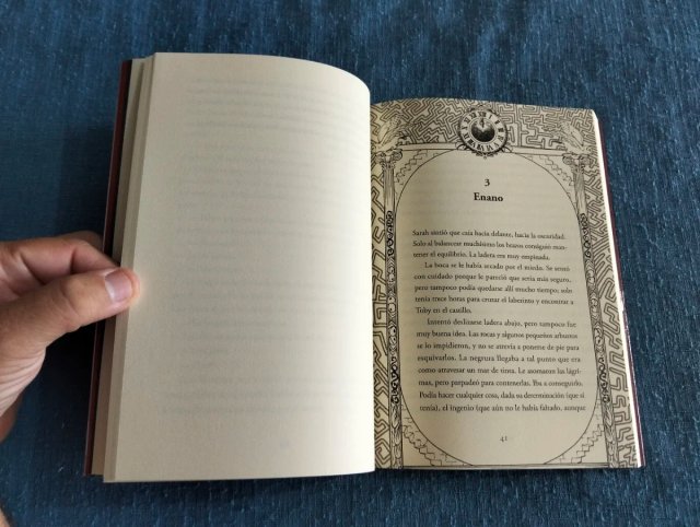 Dentro del laberinto. A. C. H. Smith.