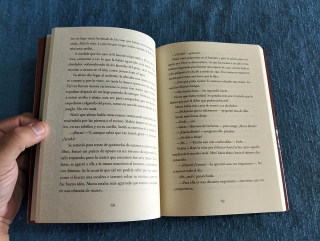 Dentro del laberinto. A. C. H. Smith.