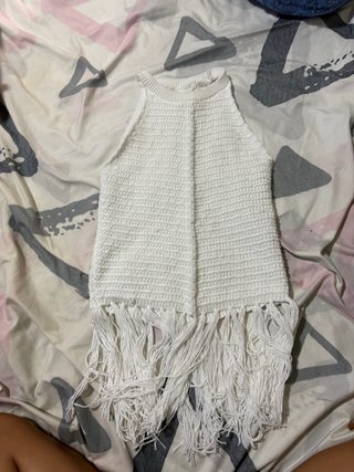 Top blanco con flecos
