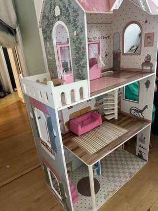 Casita de muñecas de madera