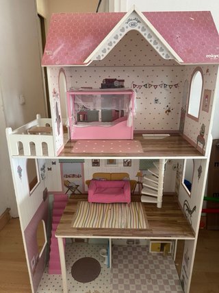 Casita de muñecas de madera