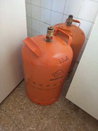 Cocina Rommer 3 fuegos + 2 botellas gas butano