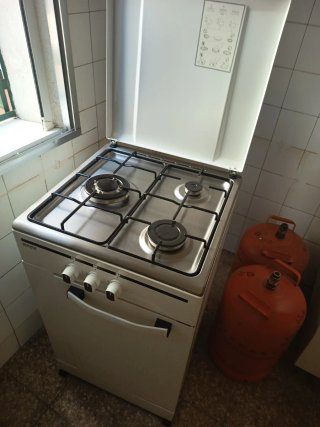 Cocina Rommer 3 fuegos + 2 botellas gas butano