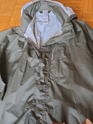 Impermeable hombre verde