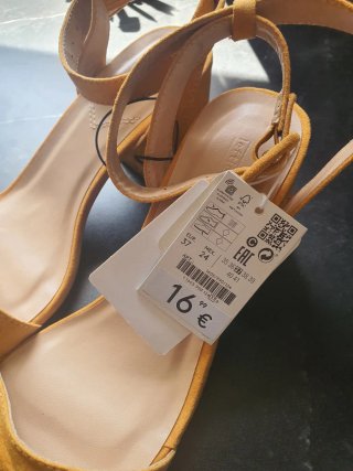 Sandalias sin estrenar