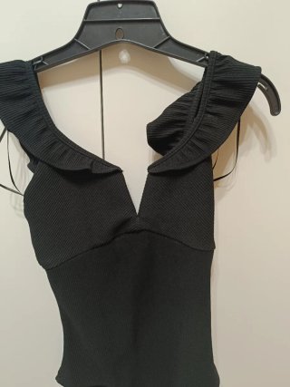 Body canalé Bershka volantes negro Talla M