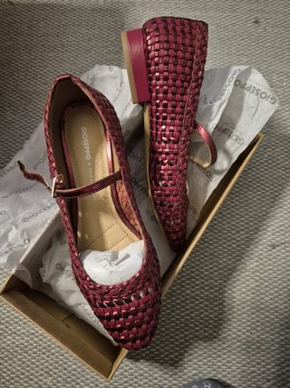 Zapatos Gioseppo rojos tejidos con tira