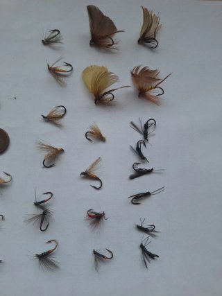 Más de 50 moscas para pesca ahogada