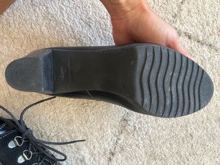 Zapatos de tacón negros con cordones