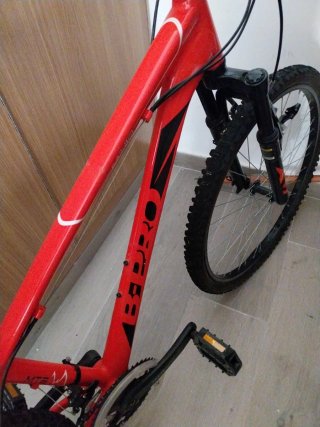 Bicicleta de montaña roja