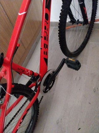 Bicicleta de montaña roja