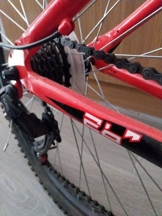 Bicicleta de montaña roja