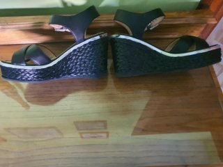 Sandalias de cuña negras para mujer