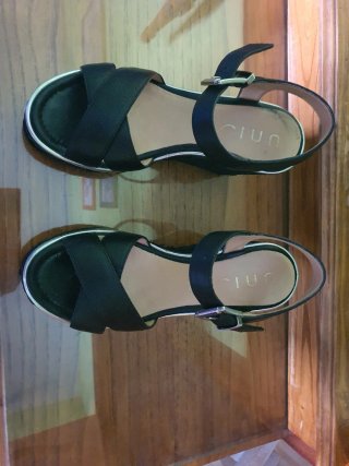 Sandalias de cuña negras para mujer