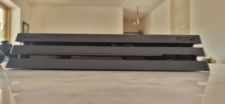 PS4 (PlayStation 4) Negra con Mando