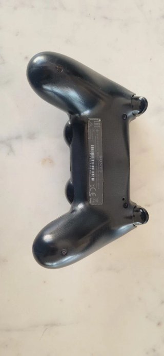 PS4 (PlayStation 4) Negra con Mando