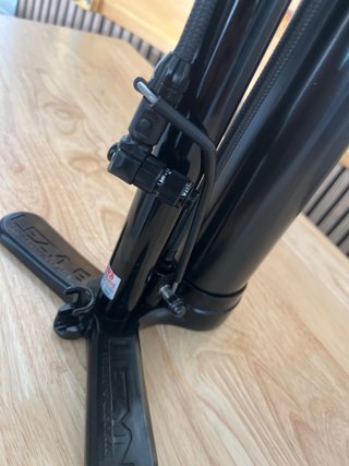 Bomba de pie Lezyne negra