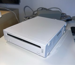 Nintendo Wii Blanca + Caja + 3 Mandos y 8 Juegos