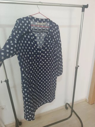 Vestido Cortefiel azul con lunares blancos Talla M