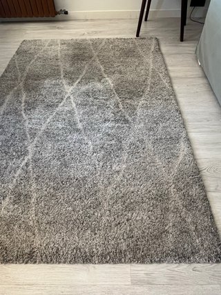 Alfombra moderna salón gris y blanco