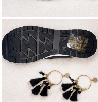 Sandalias de plataforma negras y doradas