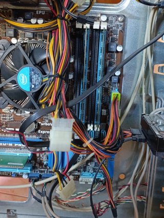 Torre PC ASUS Intel Core i3 4GB RAM 1TB HDD