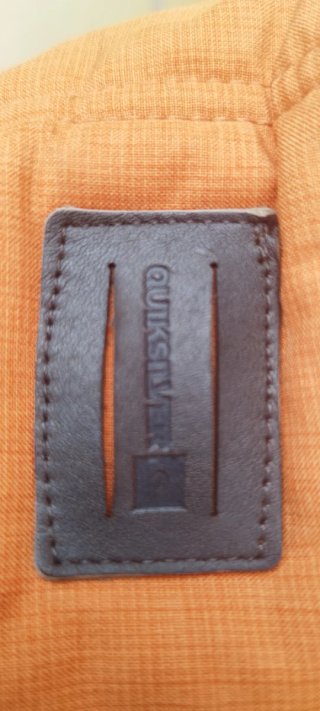 Chaqueta Quiksilver con capucha naranja