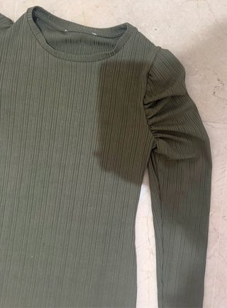 Vestido verde militar manga larga