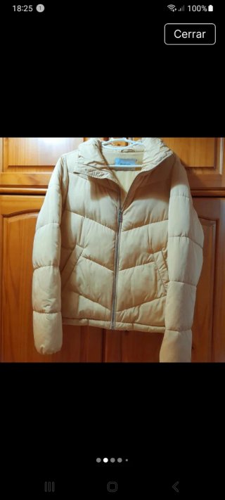 Chaqueta acolchada color arena sin usar