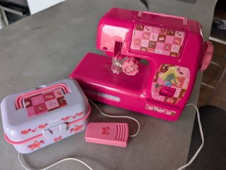 Macchina da cucire Barbie rosa