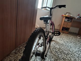 Bicicleta niña rosa y blanca. Venta en persona
