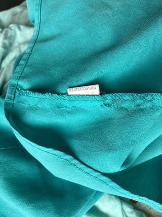 Camisa turquesa con cuello Peter Pan