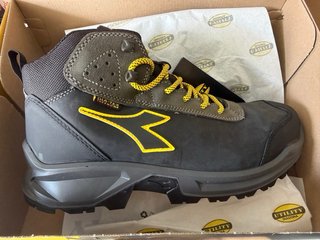 Bota de seguridad Diadora negra y gris