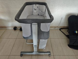 Cuna colecho gris con ruedas