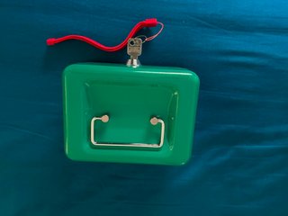 Caja de monedas metálica verde 15cm