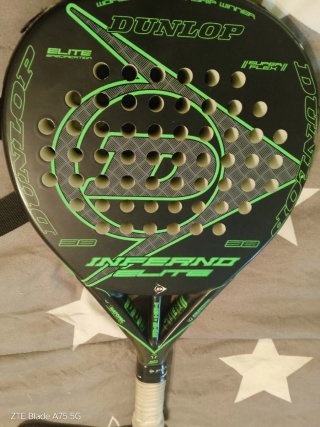 Pala de pádel Dunlop con funda