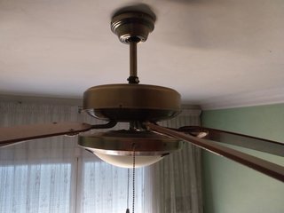 Ventilador vintage con luz de techo madera y metal