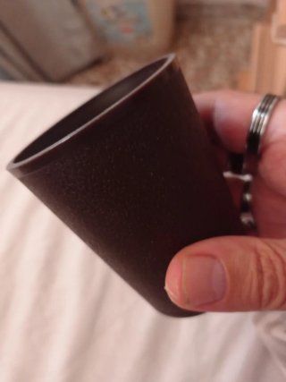 Cubilete de póker con 4 dados
