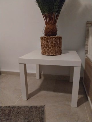 Mesa auxiliar blanca Ikea