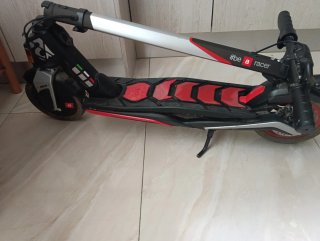 2 Patinetes Eléctricos Aprilia eSR1