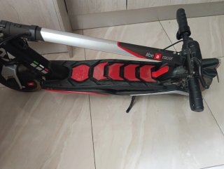 2 Patinetes Eléctricos Aprilia eSR1